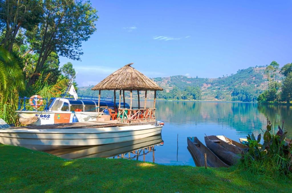 Bunyonyi Overland Resort