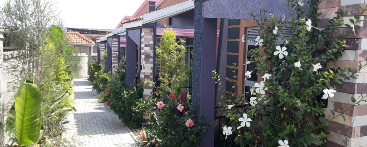 La Mburo Cottages