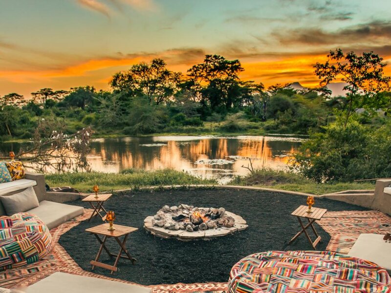 What are the best safari camps with luxury amenities in Kenya?