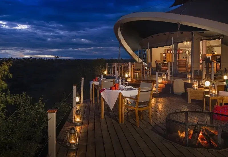 What are the best safari holidays for luxury experiences in Kenya?