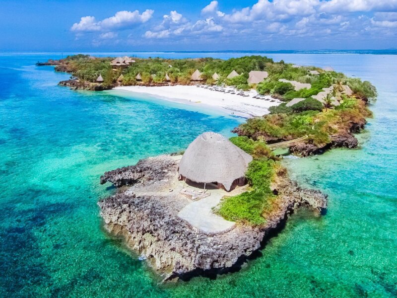 What are the best luxury honeymoon safaris in Kenya?