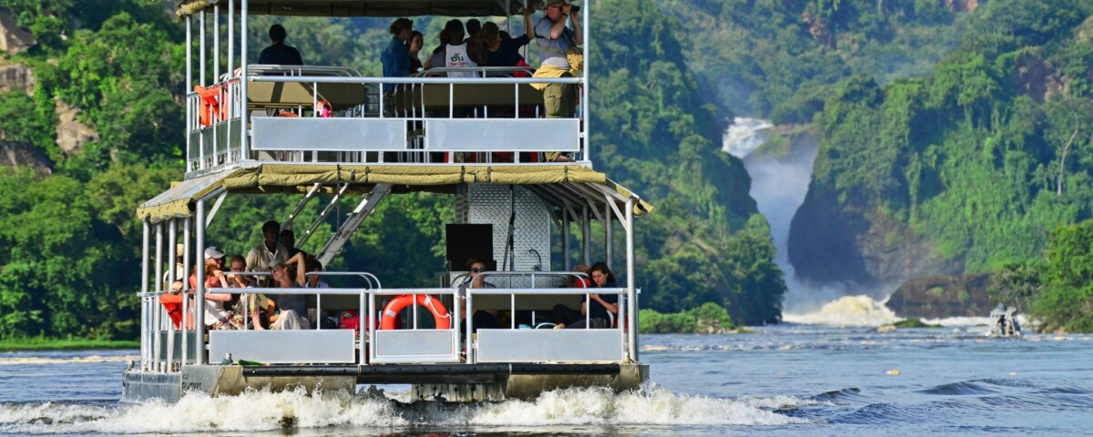 Which Uganda safaris include boat cruises