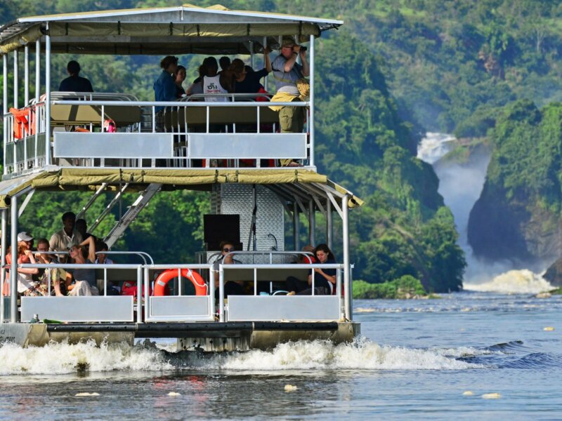Which Uganda safaris include boat cruises