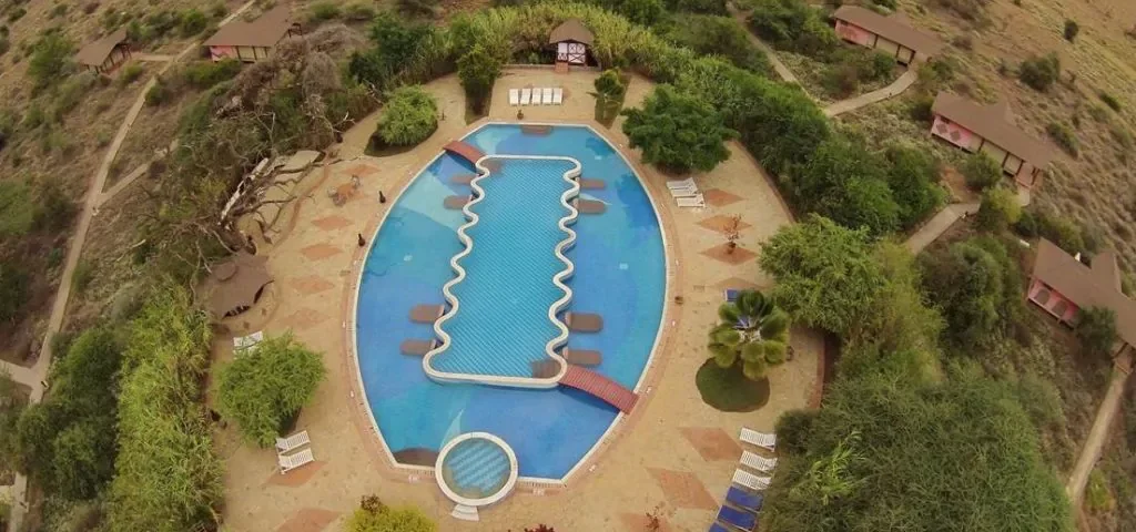 Which Kenya Safari Camps Have Swimming Pools?