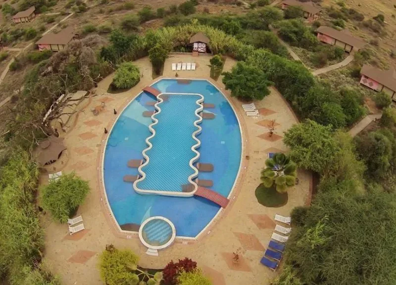 Which Kenya Safari Camps Have Swimming Pools?