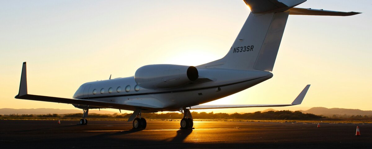 Which Luxury Safari Includes Charter Flight
