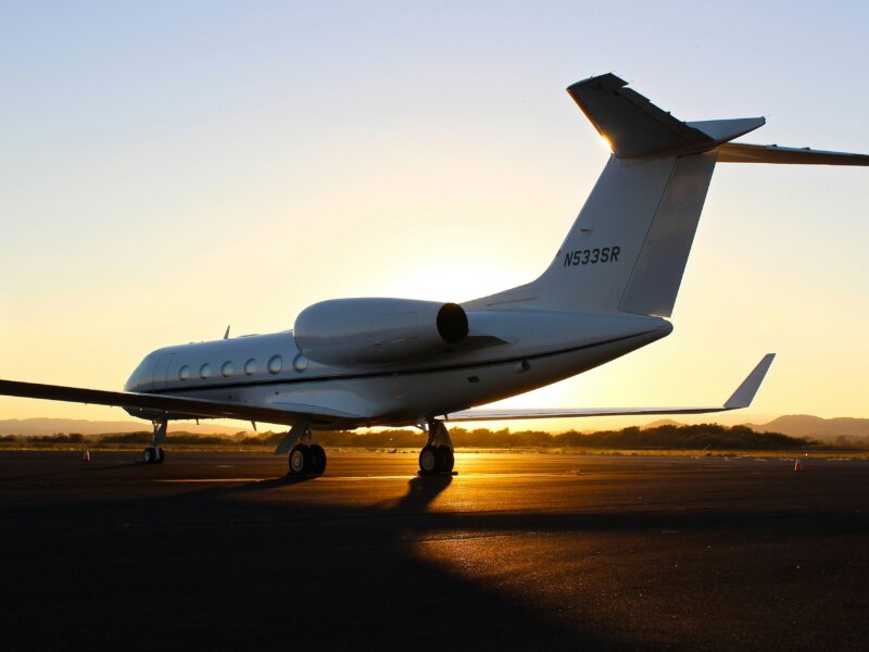 Which Luxury Safari Includes Charter Flight