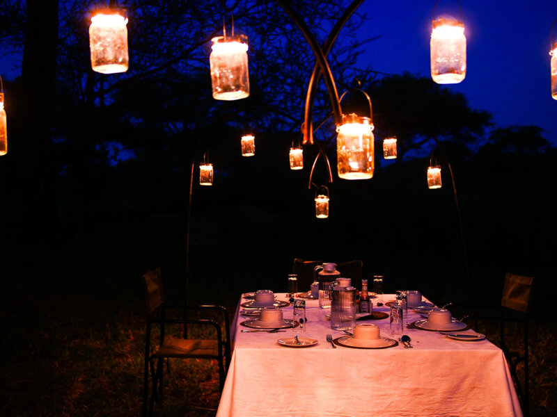 Which Tanzania Safari Has Candlelight Dinners?